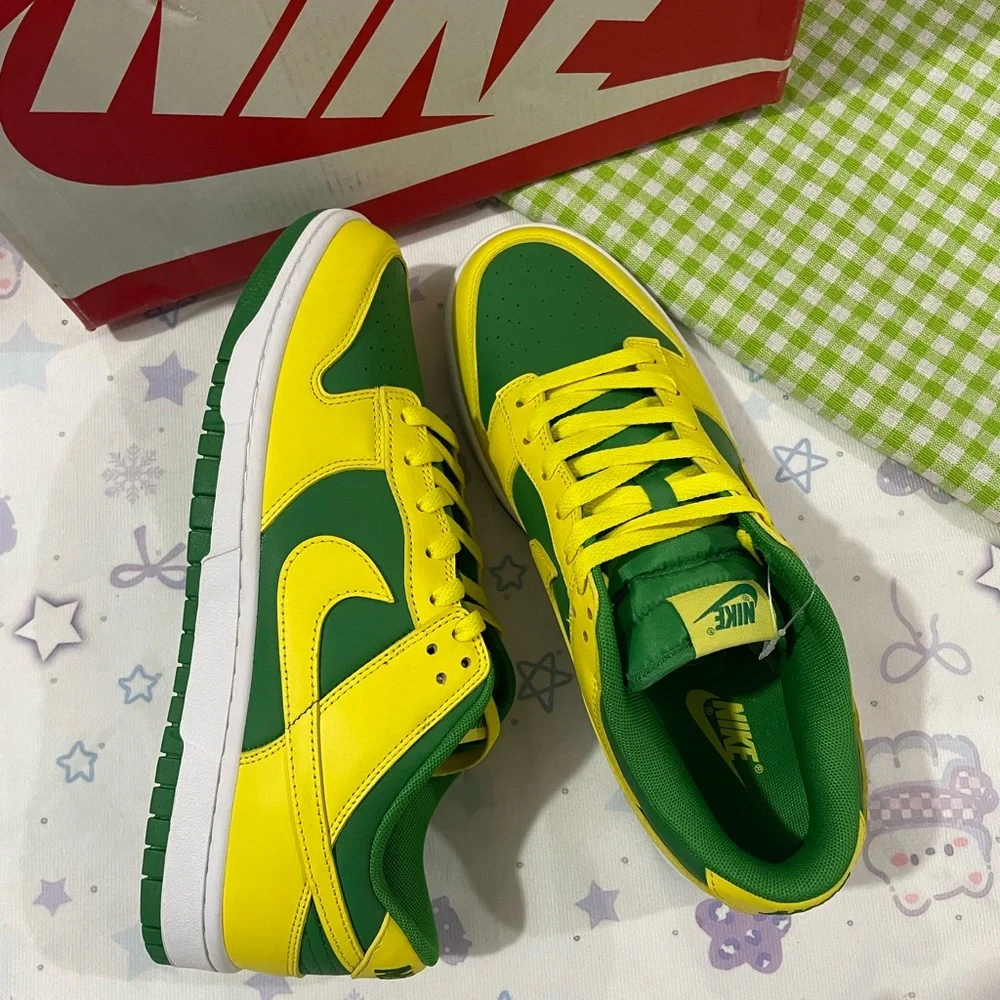 Nike Low-Top Sneakers in Yellow & Green